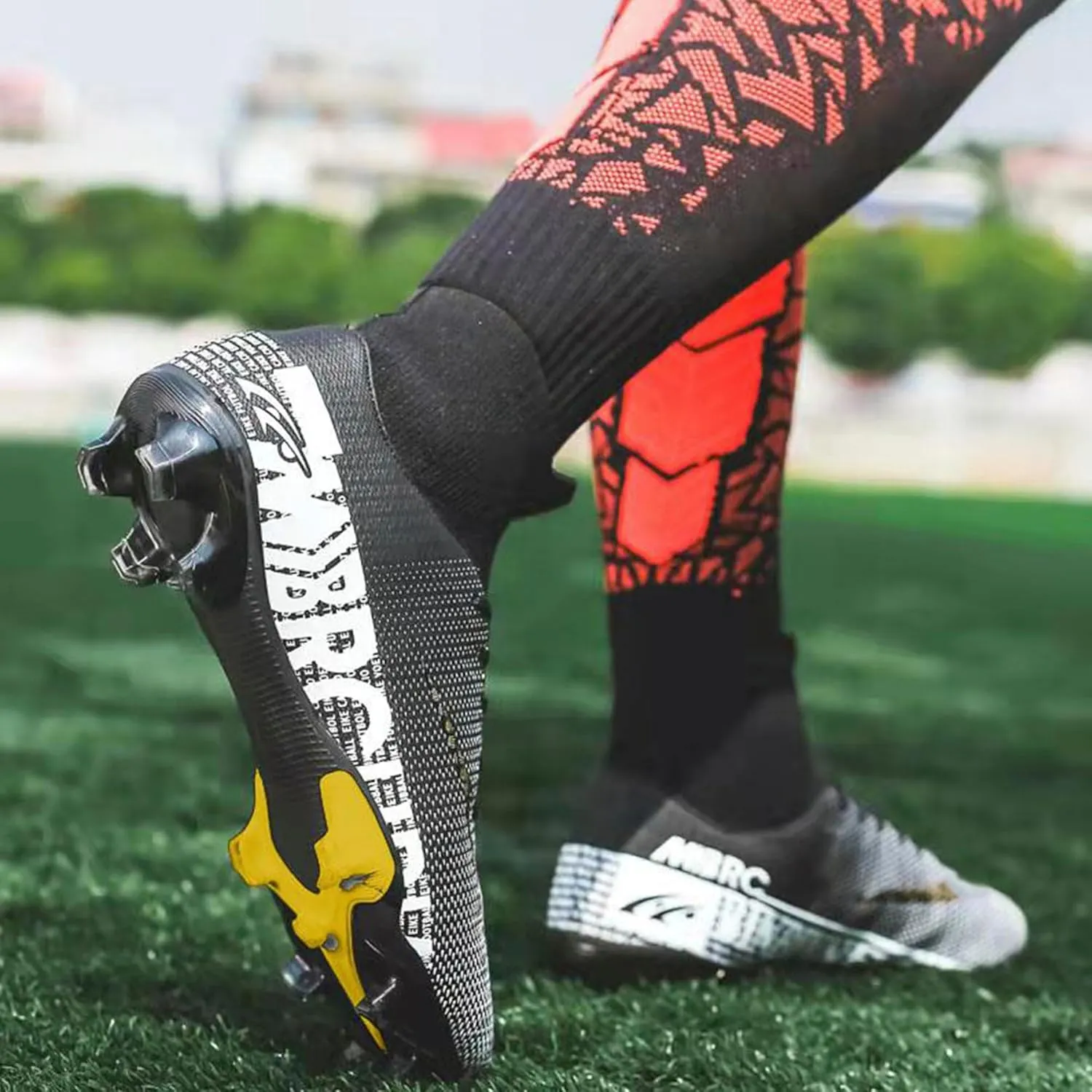 Adult Soccer Cleats Men-High-Tops Slip-On Lace Up Football Shoes for Youth Soccer Shoes Indoor Outdoor AG FG