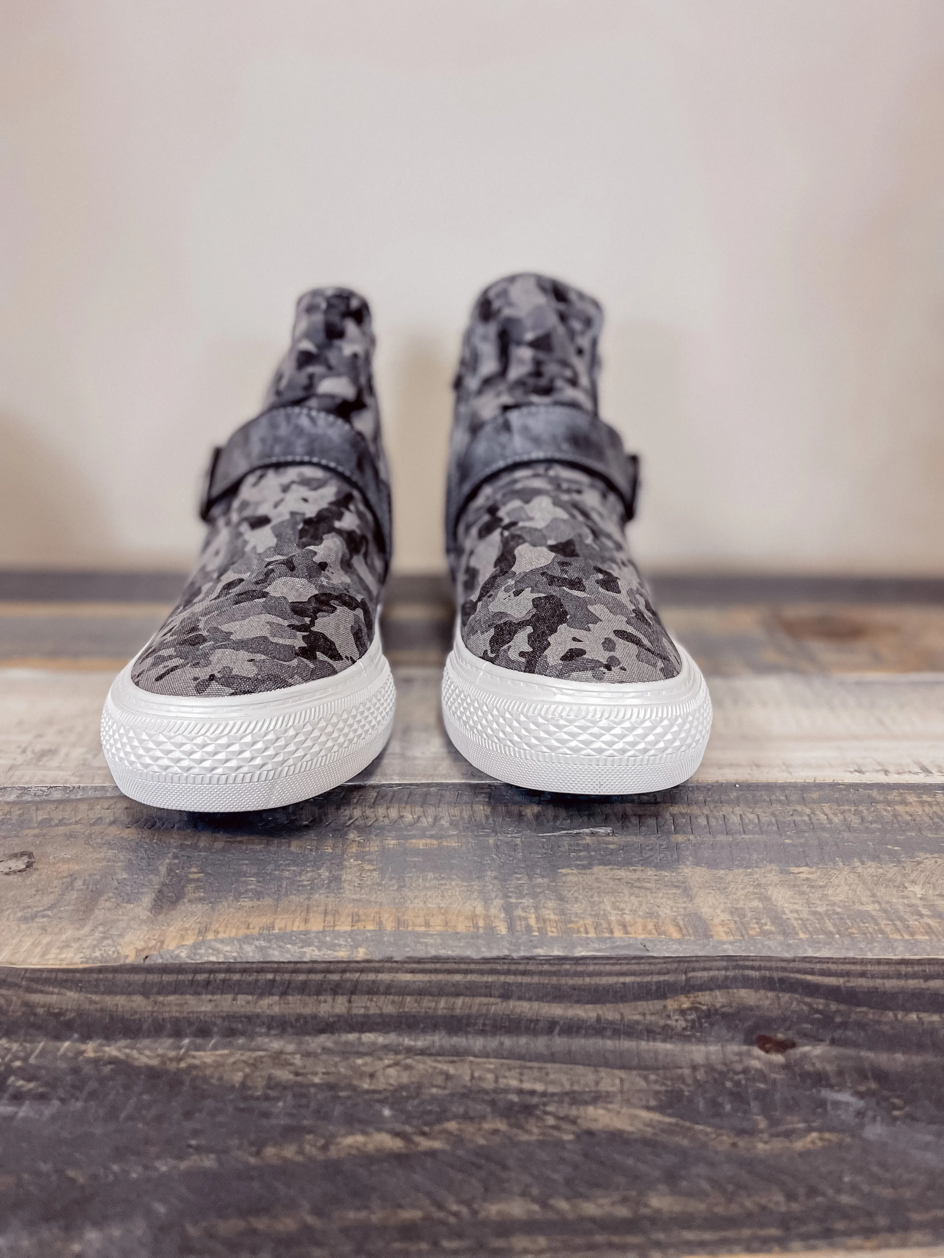 Blowfish Mojave Sneaker in Dark Gray Peppercorn Camo