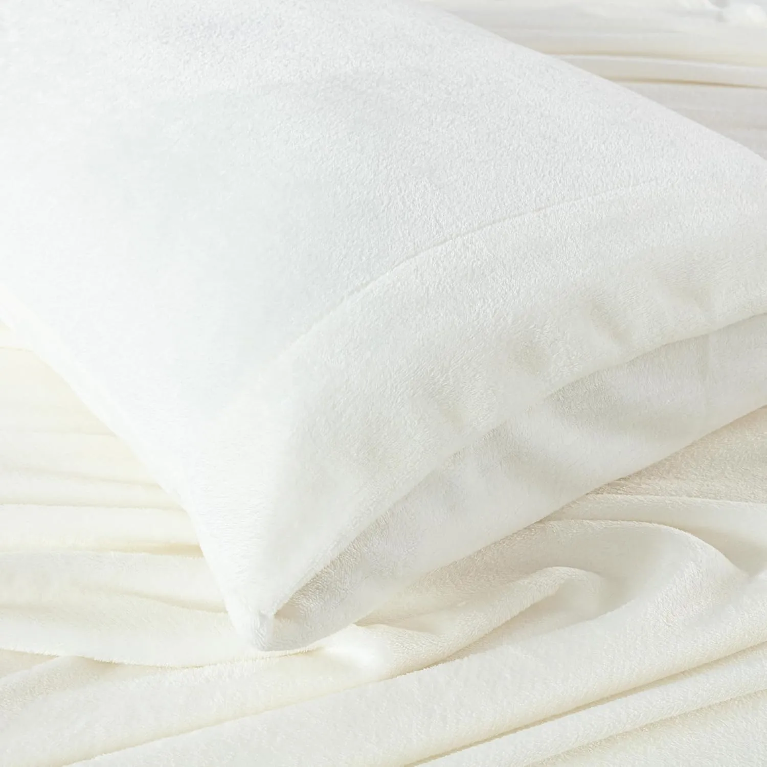Chezmoi Collection Extra Soft Fleece Sheet Set California King, Microplush Non-Pilling Velvety Bed Sheet, Deep Pocket - Lightweight All Season Warmth, California King, Dove White