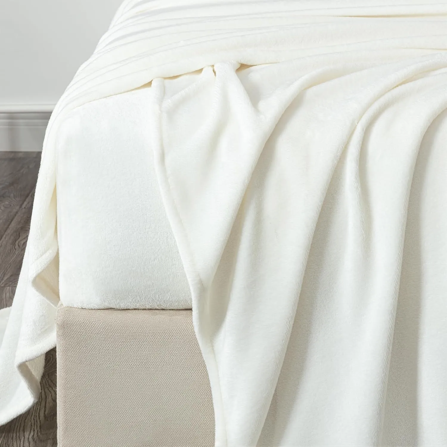 Chezmoi Collection Extra Soft Fleece Sheet Set California King, Microplush Non-Pilling Velvety Bed Sheet, Deep Pocket - Lightweight All Season Warmth, California King, Dove White