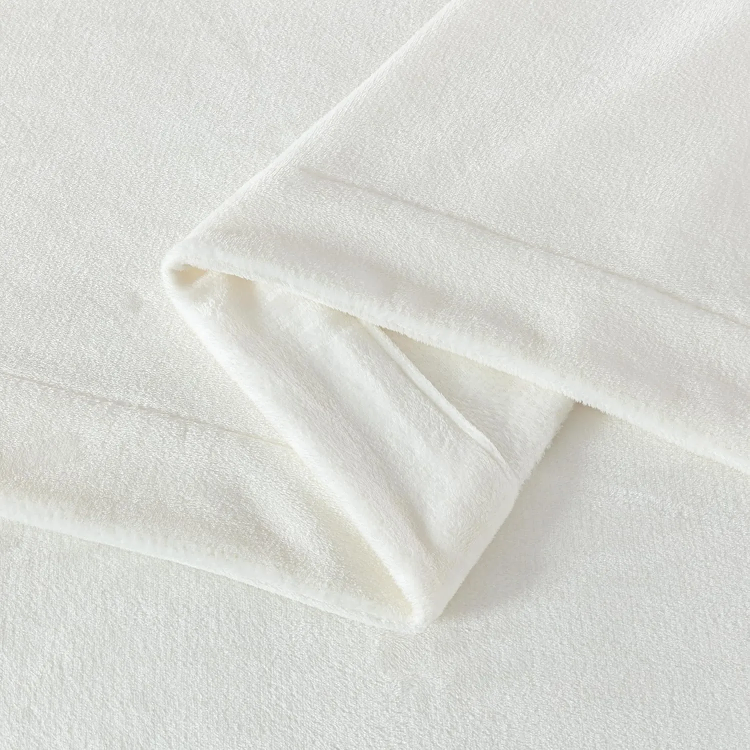 Chezmoi Collection Extra Soft Fleece Sheet Set Queen, Microplush Non-Pilling Velvety Bed Sheet, Deep Pocket - Lightweight All Season Warmth, Queen, Dove White