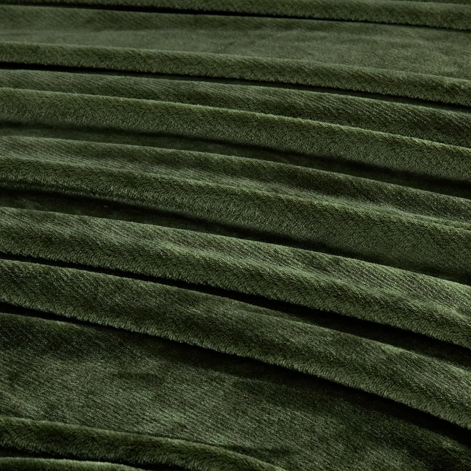 Chezmoi Collection Extra Soft Fleece Sheet Set Queen, Microplush Non-Pilling Velvety Bed Sheet, Deep Pocket - Lightweight All Season Warmth, Queen, Olive Green