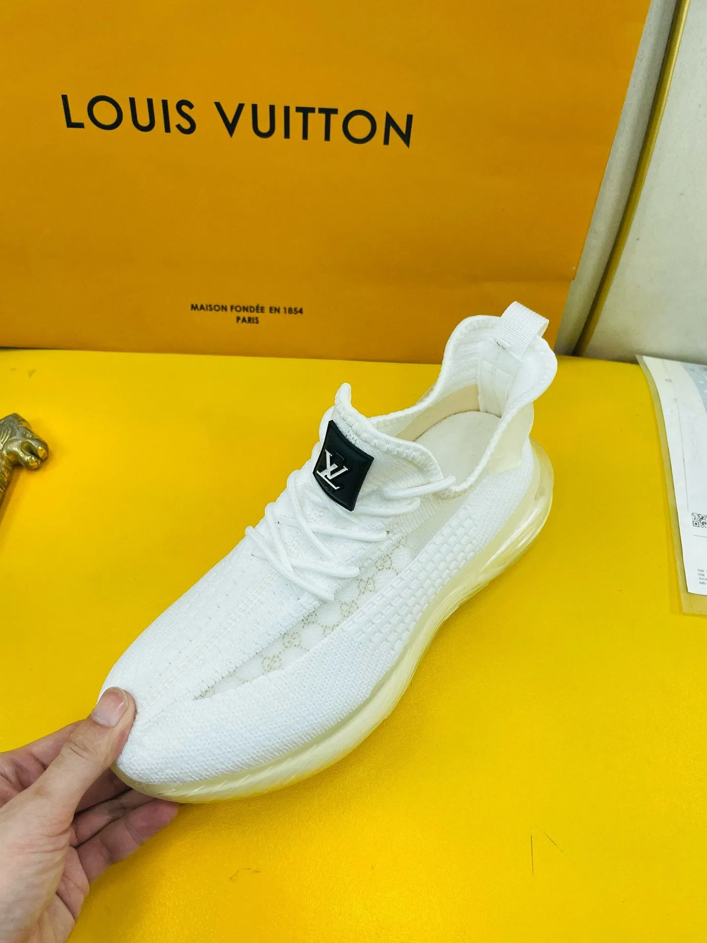 LV SNEAKER IN WHITE BREATHABLE MESH FABRIC