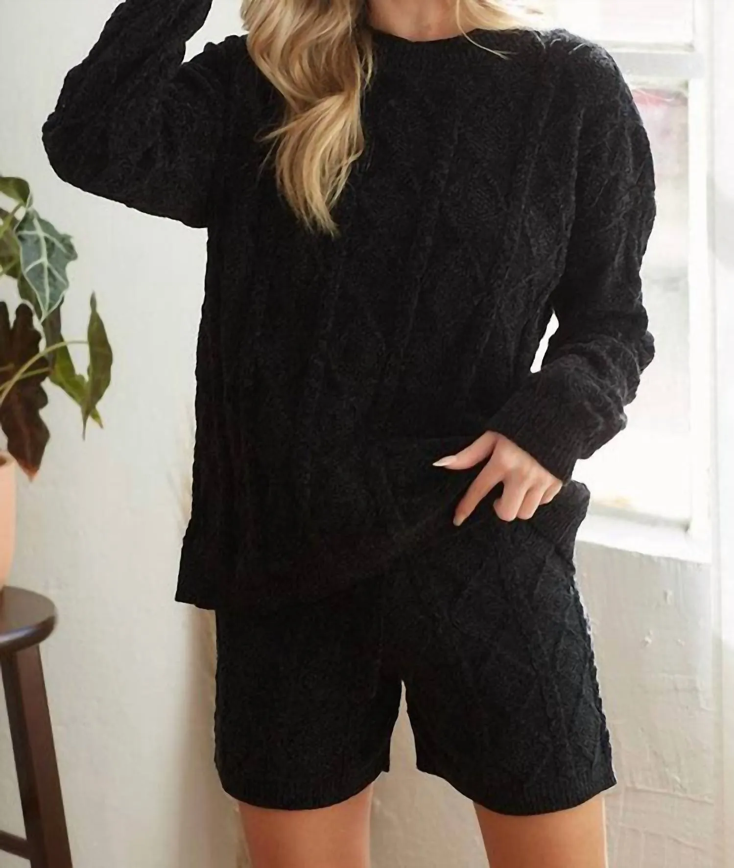 Soft Cozy Sweater Short In Black