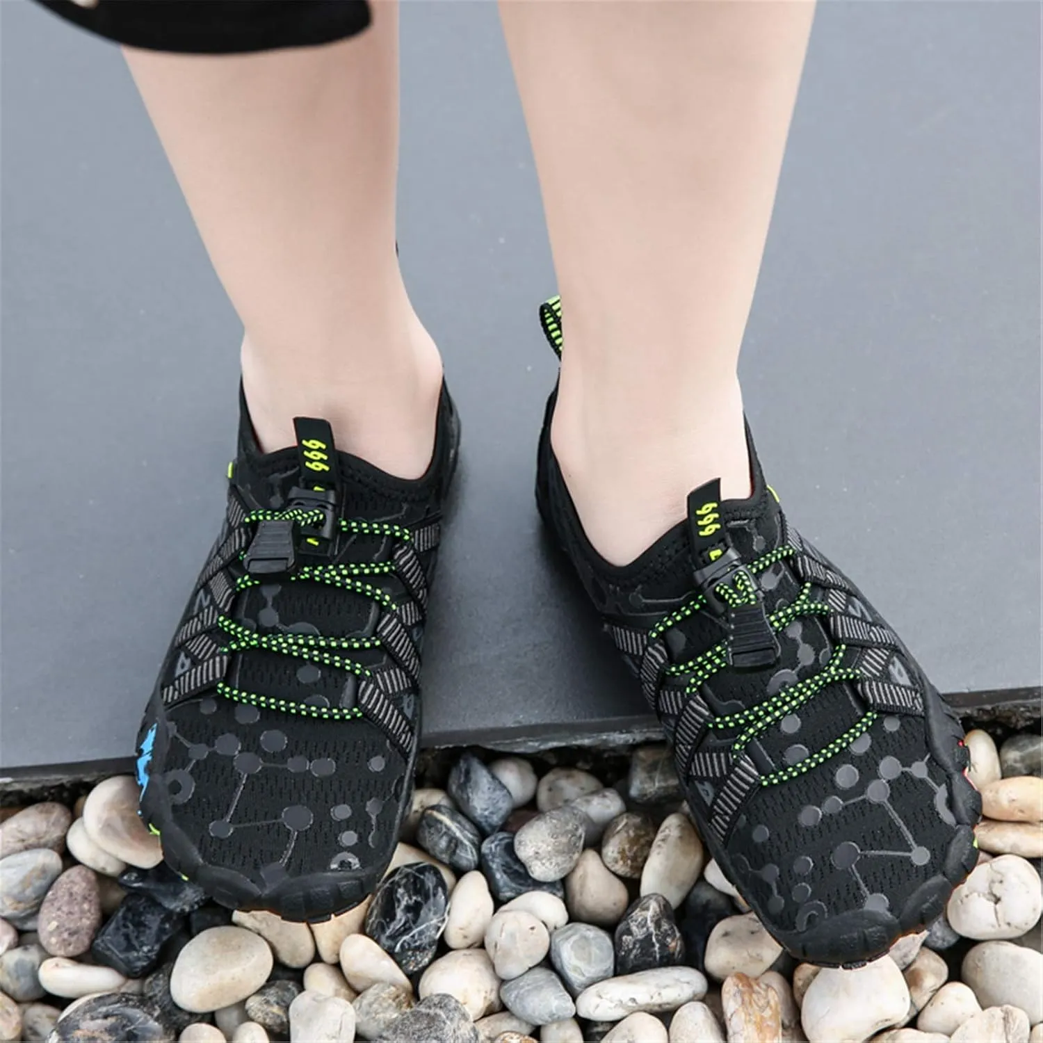 UBFEN Water Shoes for Kids Boys Girls Aqua Socks Barefoot Beach Sports Swim Pool Quick Dry Lightweight Toddler Little Big Kid