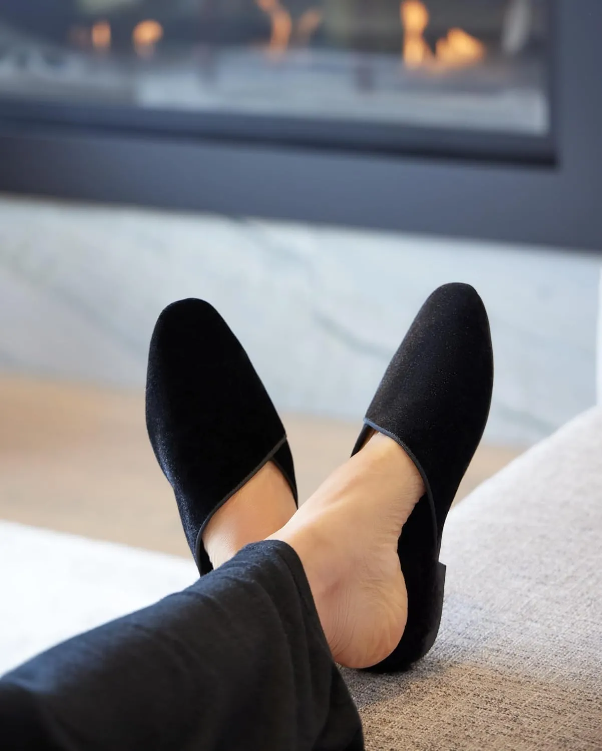 Women’s Slippers – Stylish Indoor Outdoor House Slippers with Arch Support, Memory Foam Cushion, Faux Fur Lining – Anti-Slip Sole, Comfortable & Machine Washable.
