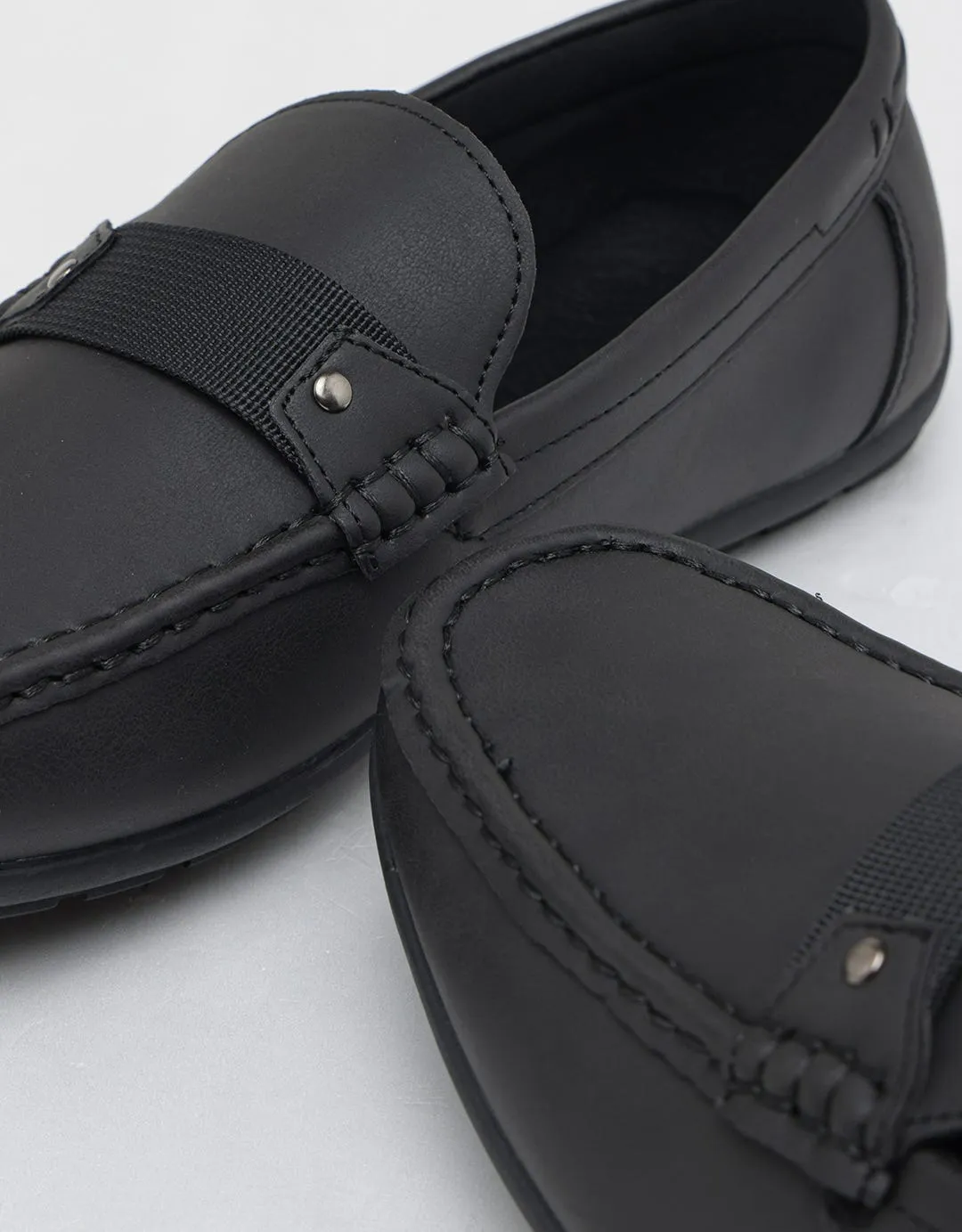 Yongki Komaladi Sepatu Mucasin Men Formal Look